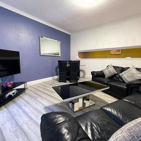 Recently Refurbished Two Bedroom Apartment, Central Location! Glasgow Kültér fotó